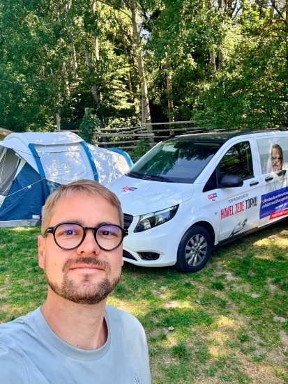S dětmi fakt nespíme po hotelech, ale užíváme přírody na maximum ☀️