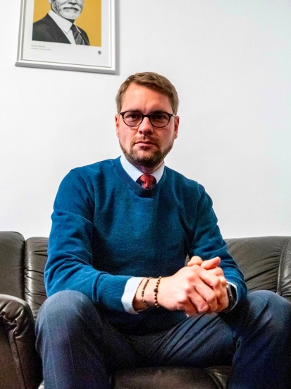 Navrhli jsme VEŘEJNOU volbu kandidátů do Rady České televize ✅

Chceme zabránit zákulisním dohodám a situacím, kdy se politici po tajné volbě mohou tvářit, že za výsledek nenesou odpovědnost. Veřejná volba jasně ukáže, kdo jak hlasuje a za jakými kandidáty stojí.

TOP 09 podporuje nezávislá média veřejné služby. Proto chceme, aby na Českou televizi dohlíželi odborně způsobilí a hodnotově ukotvení lidé.